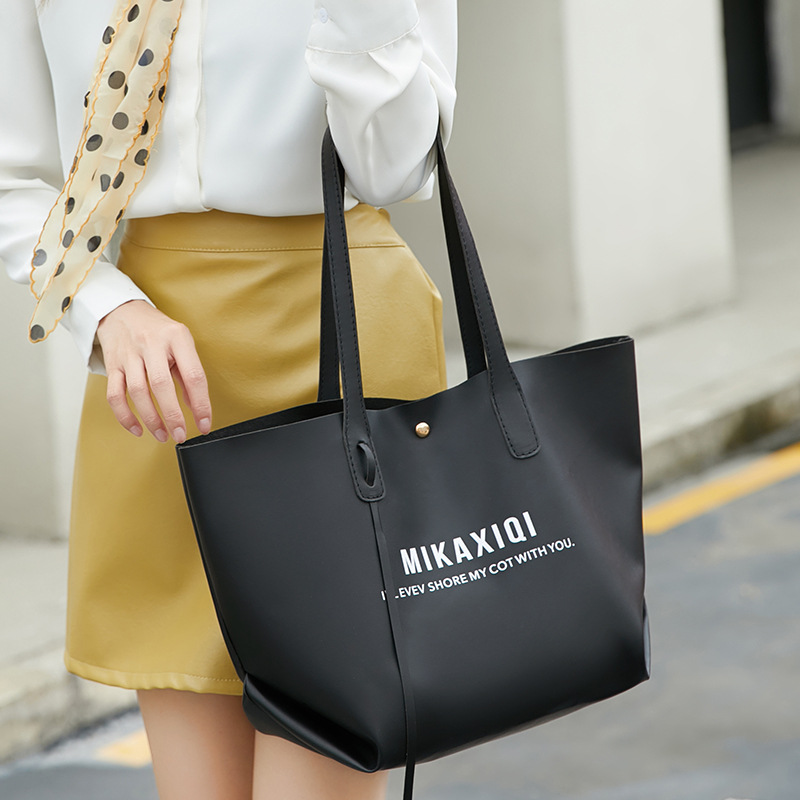 Baobaonu2021New letter silk screen contrast color portable shopping bag, casual and easy underarm bag, student book bag