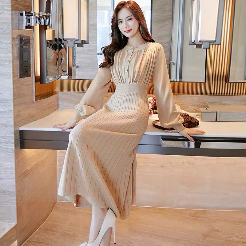 Sweaters, knitted dresses, women's autumn long style that is over the knee and slim, with a waist style and a bottom matching coat and long skirt2021New
